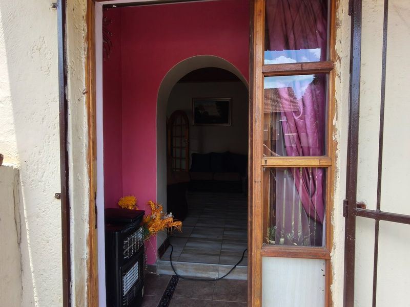 Large Home Ideal For The Extended Family - Photo 2