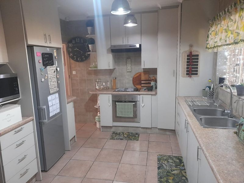 Gem of a Three-bedroom property in SW1 - Photo 2