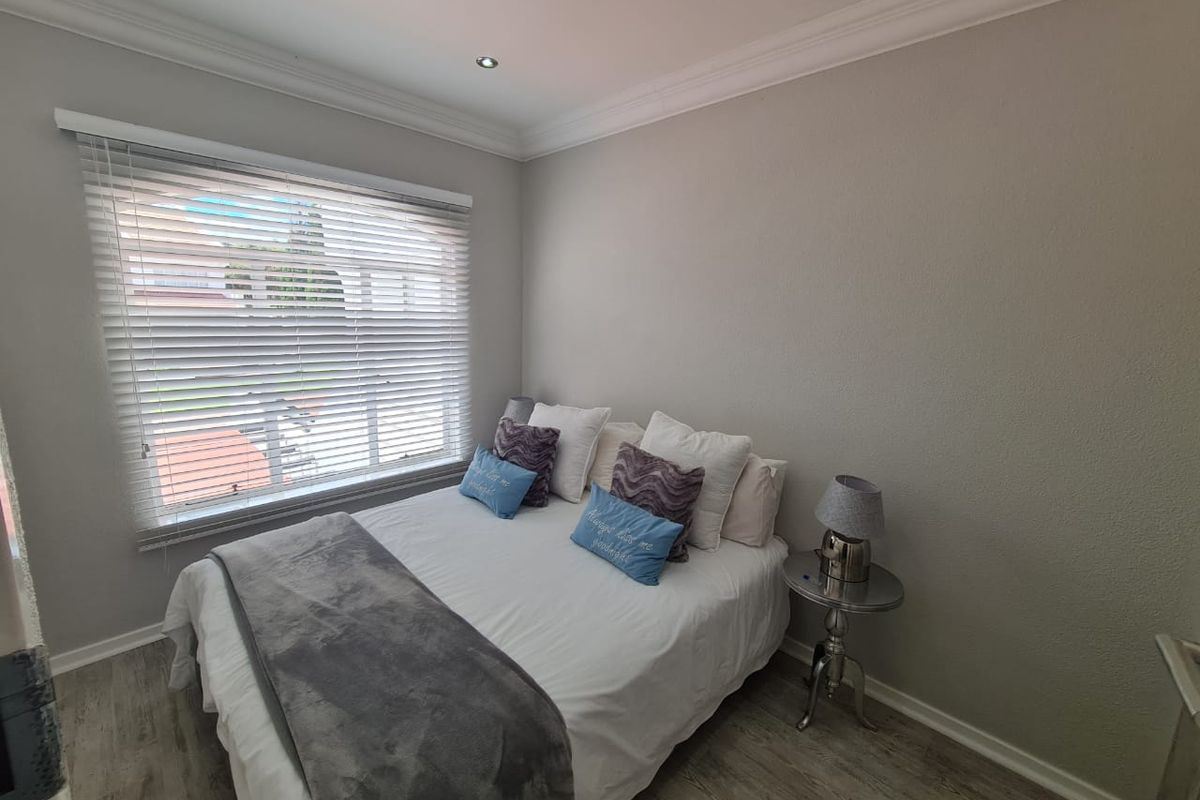 Ultra Modern Unit in Sought After Complex - Photo 4