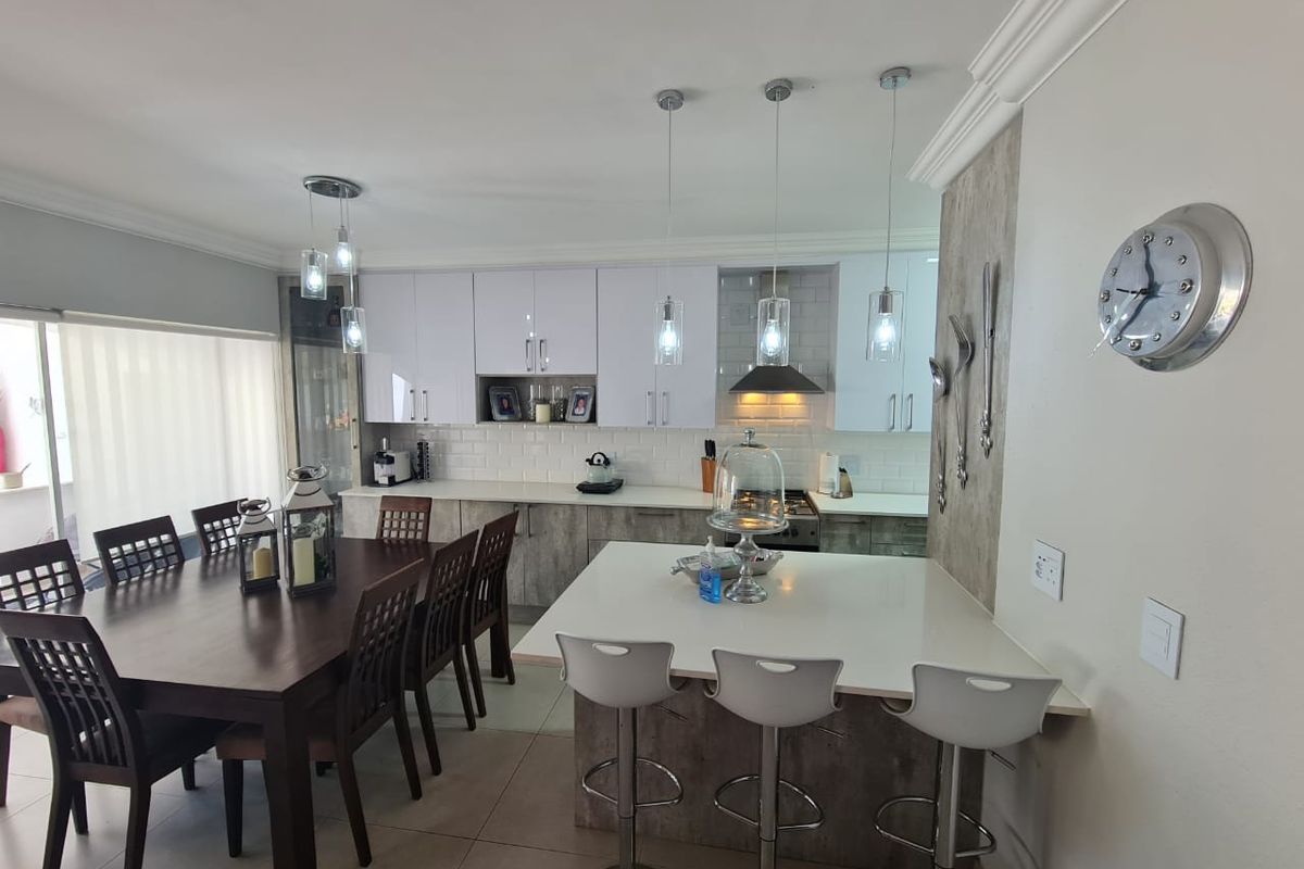 Ultra Modern Unit in Sought After Complex - Photo 3