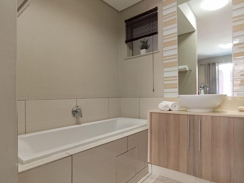 2 Bedroom apartment for sale in Rosebank - Photo 10