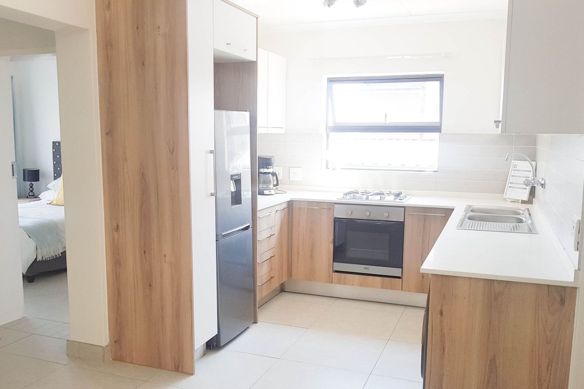 3 Bedroom, 2 Bathroom Apartment for sale in a Beautiful estate in Irene. - Photo 3