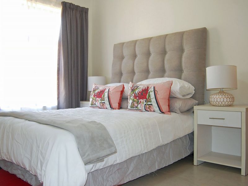 3 Bedroom, 2 Bathroom Apartment for sale in a Beautiful estate in Irene. - Photo 9