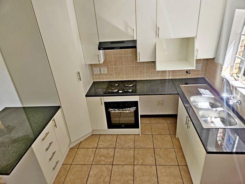 Newly Renovated 2-Bedroom Duplex - Photo 2