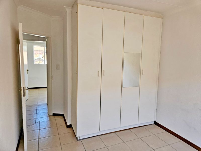 Newly Renovated 2-Bedroom Duplex - Photo 8