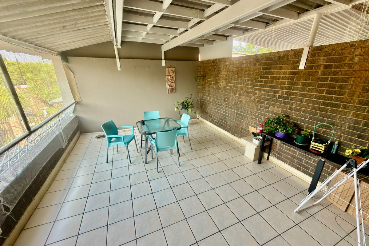 2 Bedroom Apartment for sale in Adamayview - Photo 4