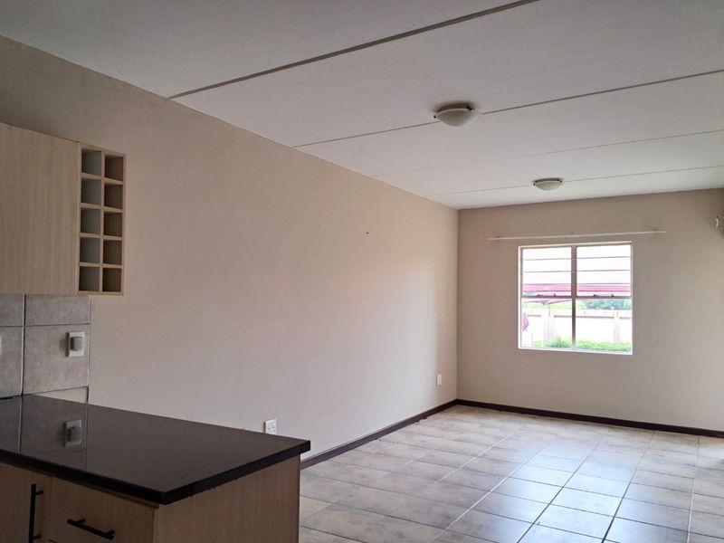 Lock Up and Go 1 Bedroom Ground Floor Apartment - Photo 3