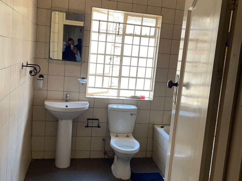 3-Bedroom Home with Expansion Potential in Promise - Photo 10