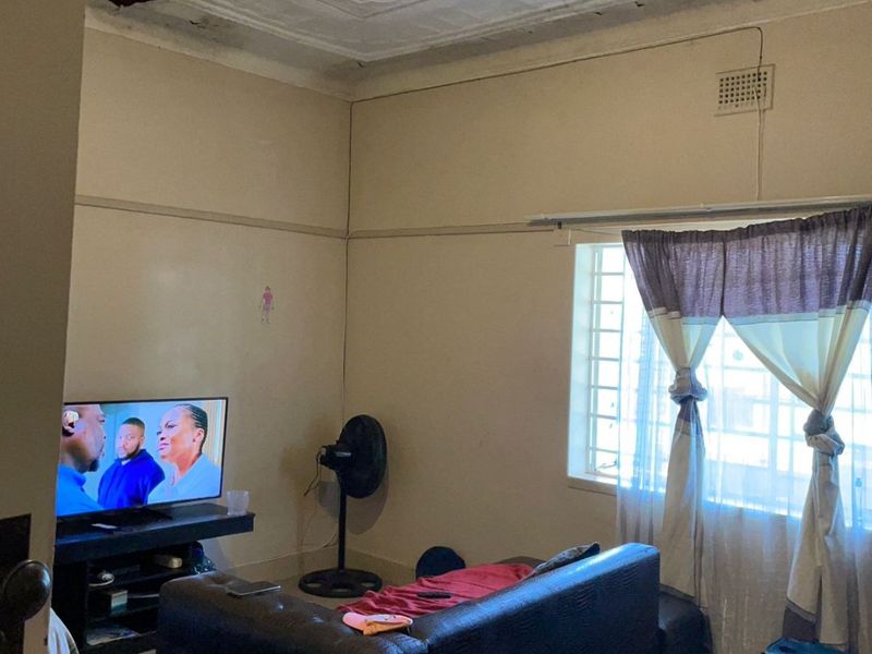 3-Bedroom Home with Expansion Potential in Promise - Photo 3