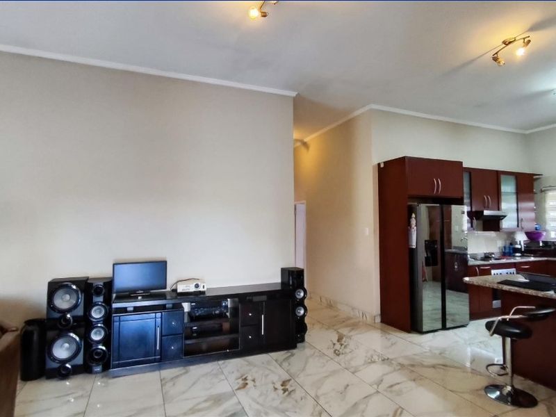 3 Bedroom Home in Vanderbijlpark - Photo 9