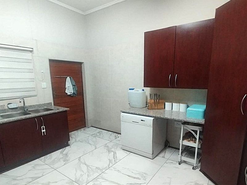 3 Bedroom Home in Vanderbijlpark - Photo 6