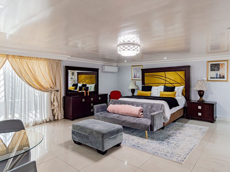 4 bedrooms,2 bathrooms,2 garages, fibre , alarm and cameras  - Photo 4