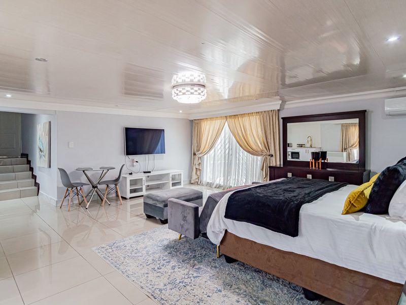 4 bedrooms,2 bathrooms,2 garages, fibre , alarm and cameras  - Photo 5