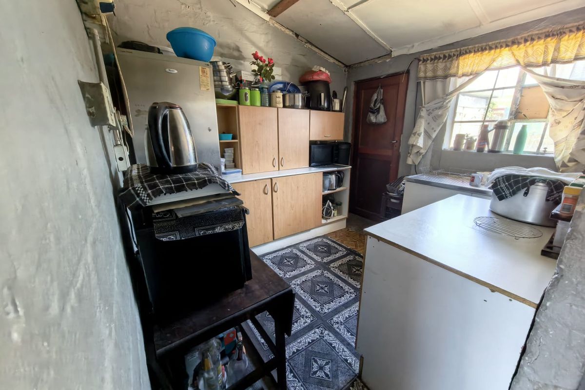 Family Home For Sale in Lavender Hill - Photo 4