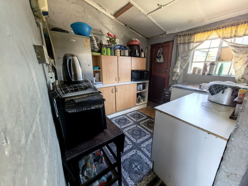 Family Home For Sale in Lavender Hill - Photo 4