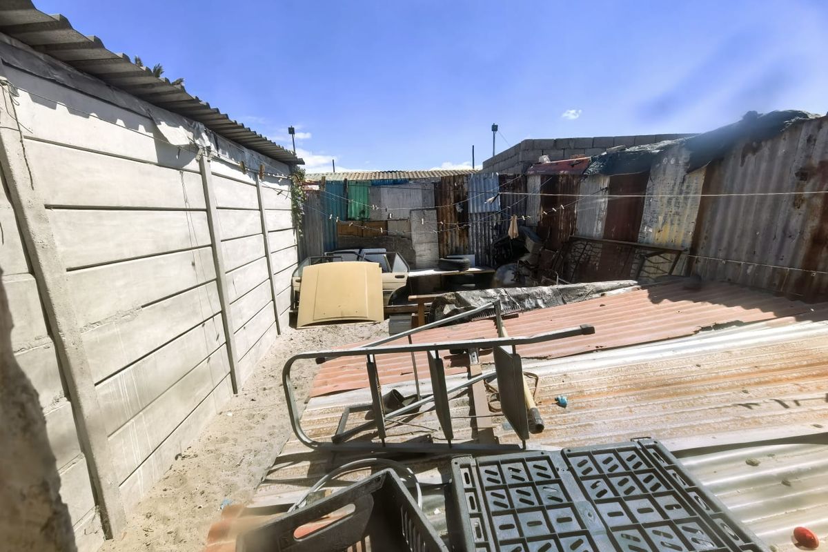 Family Home For Sale in Lavender Hill - Photo 5