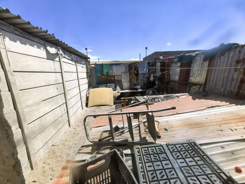 Family Home For Sale in Lavender Hill - Photo 5