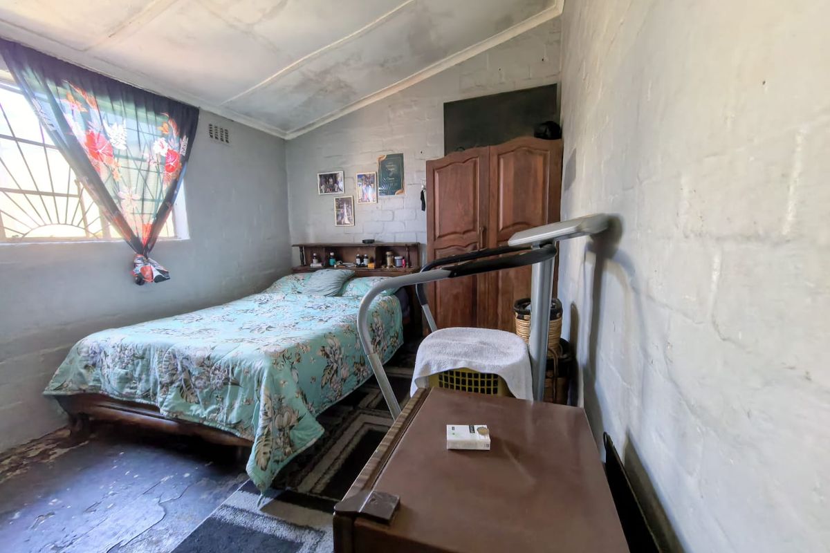 Family Home For Sale in Lavender Hill - Photo 2