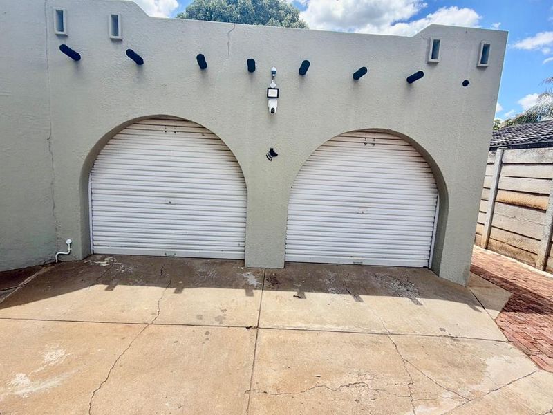 4 Bedroom House For Sale in Flamwood. - Photo 4