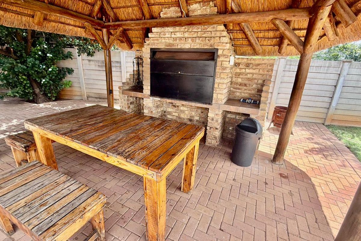 4 Bedroom House For Sale in Flamwood. - Photo 3