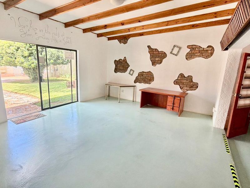 4 Bedroom House For Sale in Flamwood. - Photo 2