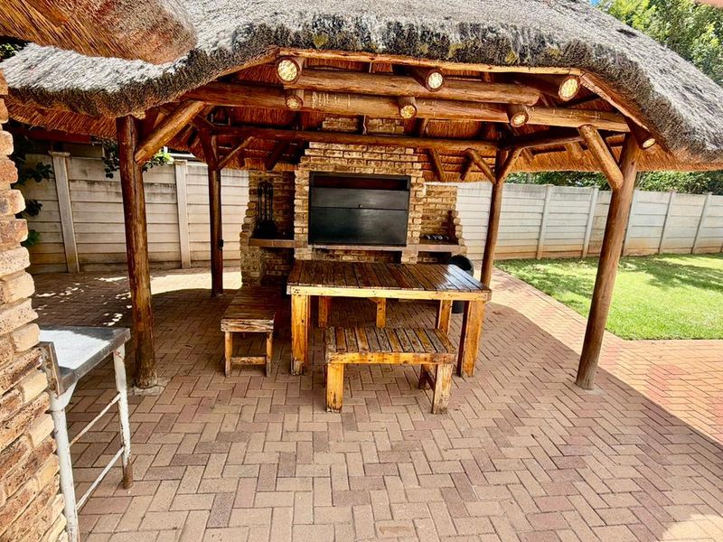 4 Bedroom House For Sale in Flamwood. - Photo 7