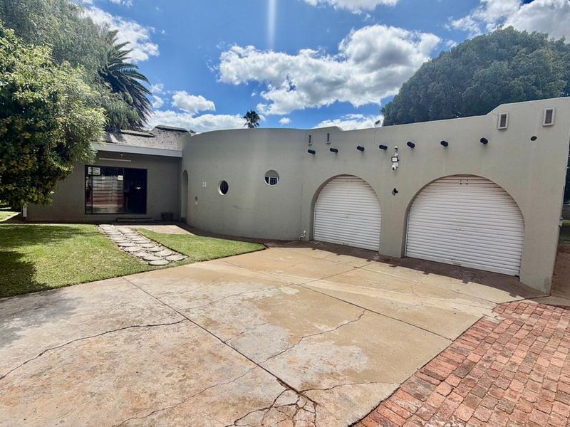 4 Bedroom House For Sale in Flamwood. - Photo 1