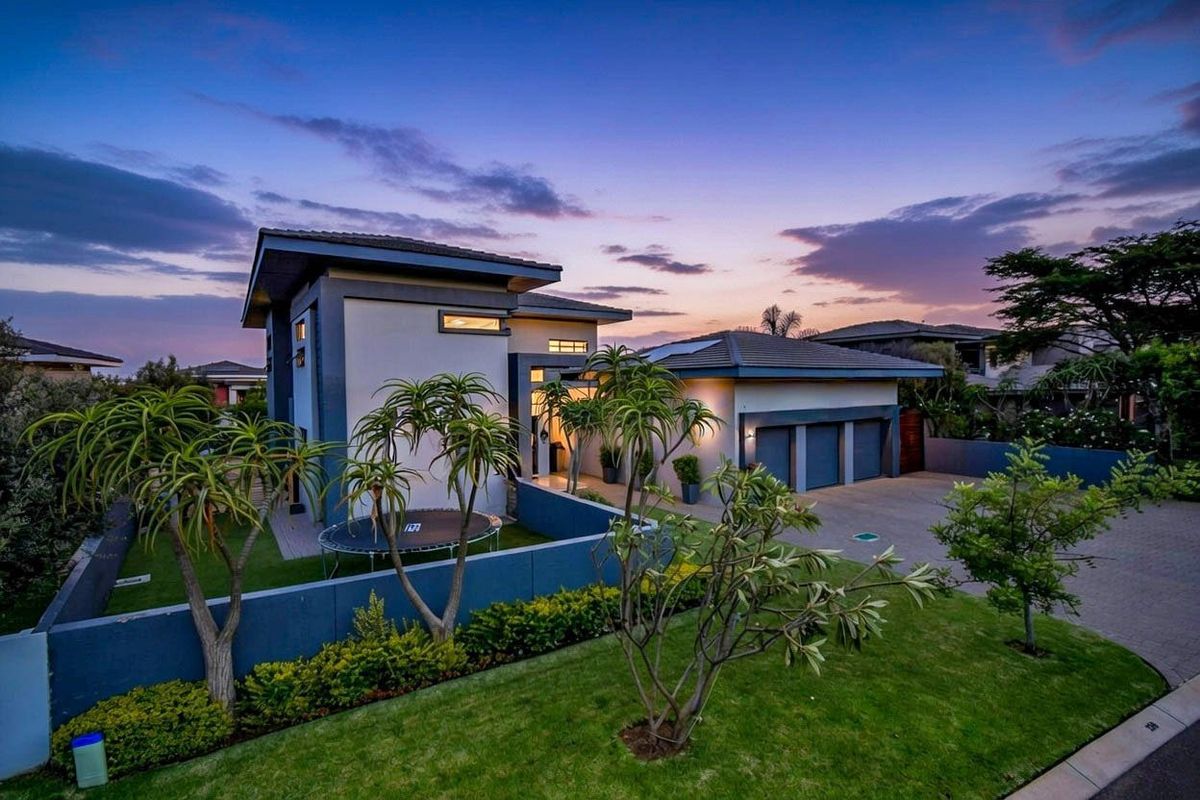 Glamorous 4 Bedroom Home in Lombardy Estate with Solar and Borehole - Photo 2