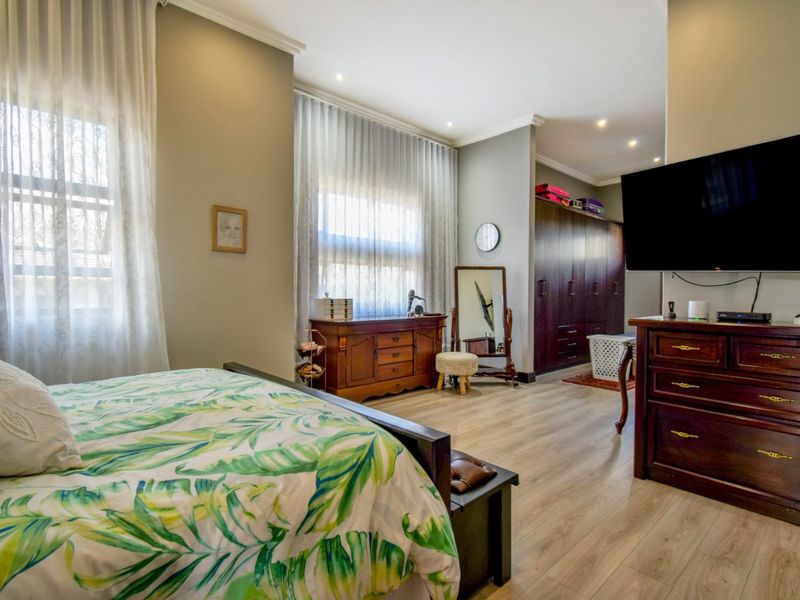 Glamorous 4 Bedroom Home in Lombardy Estate with Solar and Borehole - Photo 10