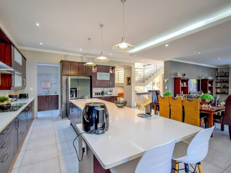 Glamorous 4 Bedroom Home in Lombardy Estate with Solar and Borehole - Photo 9