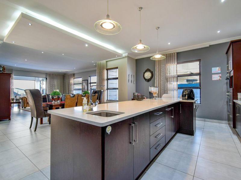 Glamorous 4 Bedroom Home in Lombardy Estate with Solar and Borehole - Photo 8