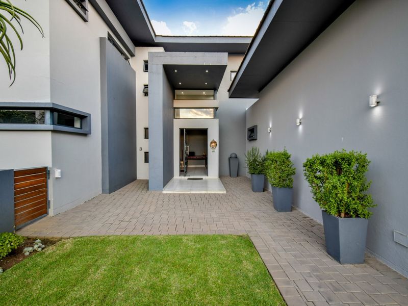 Glamorous 4 Bedroom Home in Lombardy Estate with Solar and Borehole - Photo 1