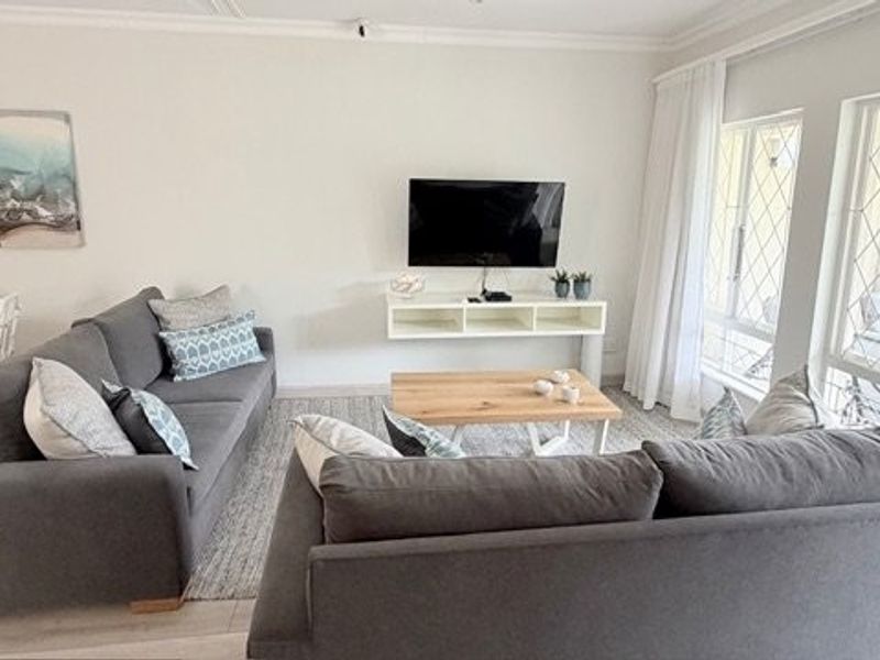 Elegant 3-Bedroom Townhouse In A Small Secure Complex in Uvongo  - Photo 10