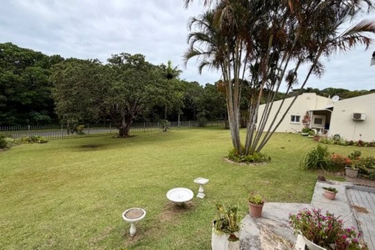 Elegant 3-Bedroom Townhouse In A Small Secure Complex in Uvongo  - Photo 3