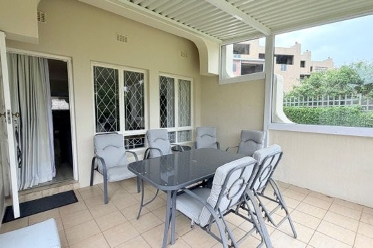 Elegant 3-Bedroom Townhouse In A Small Secure Complex in Uvongo  - Photo 4