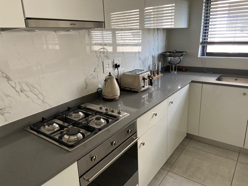 3 Bed 2 Bath 1st Floor For Rent - Photo 2