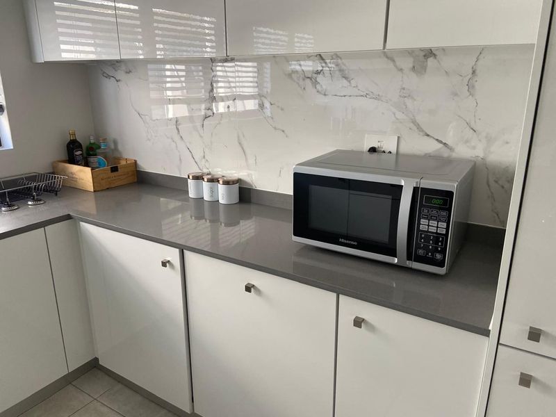 3 Bed 2 Bath 1st Floor For Rent - Photo 3