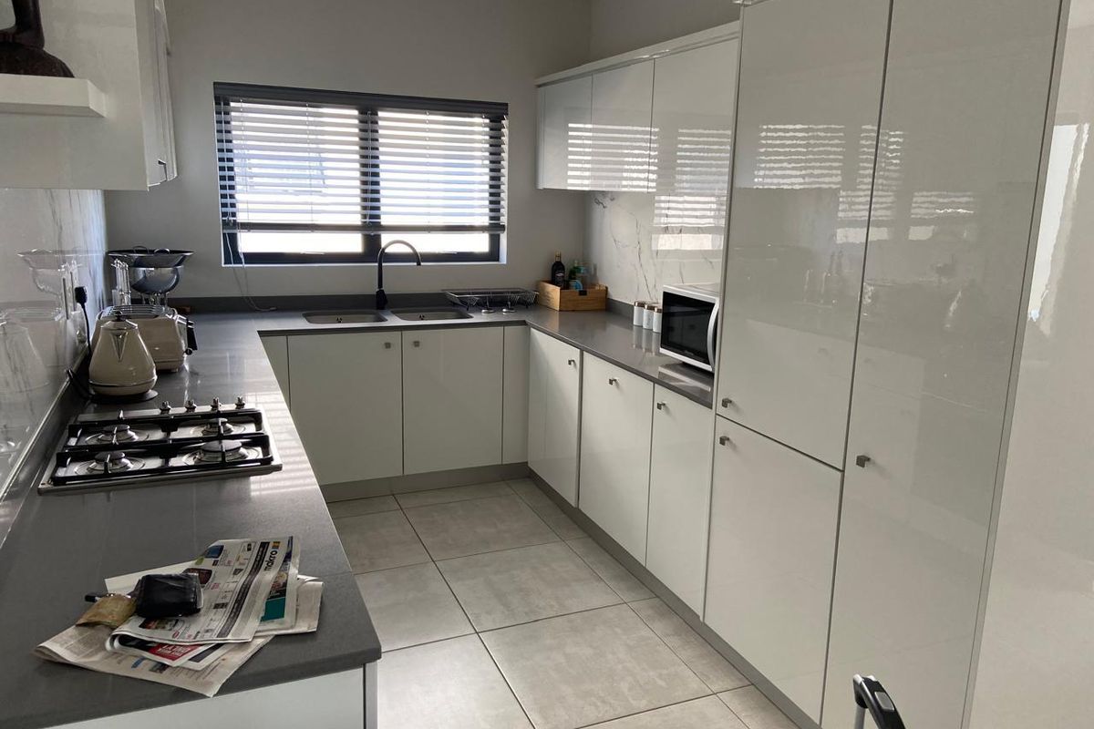 3 Bed 2 Bath 1st Floor For Rent - Photo 4