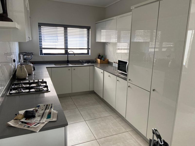 3 Bed 2 Bath 1st Floor For Rent - Photo 4