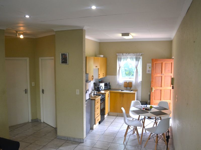 Upper Level Two Bed One Bath To Let at Calais - Photo 10