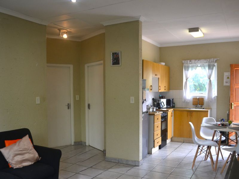 Upper Level Two Bed One Bath To Let at Calais - Photo 9