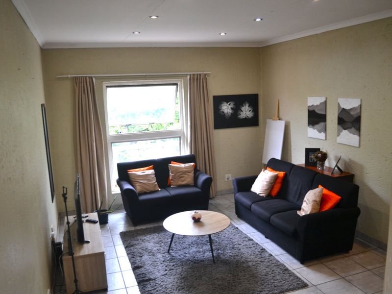 Upper Level Two Bed One Bath To Let at Calais - Photo 8