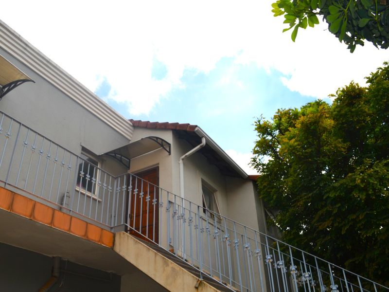 Upper Level Two Bed One Bath To Let at Calais - Photo 6