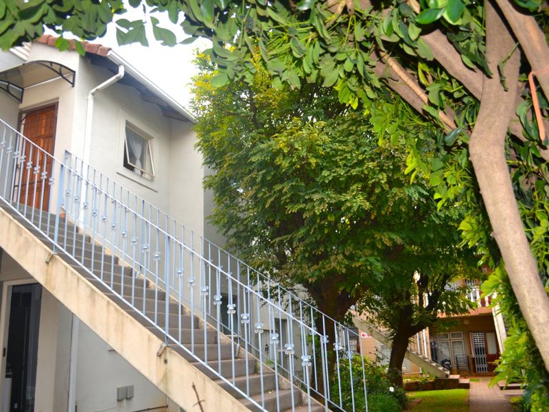 Upper Level Two Bed One Bath To Let at Calais - Photo 5