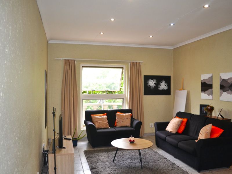 Upper Level Two Bed One Bath To Let at Calais - Photo 7