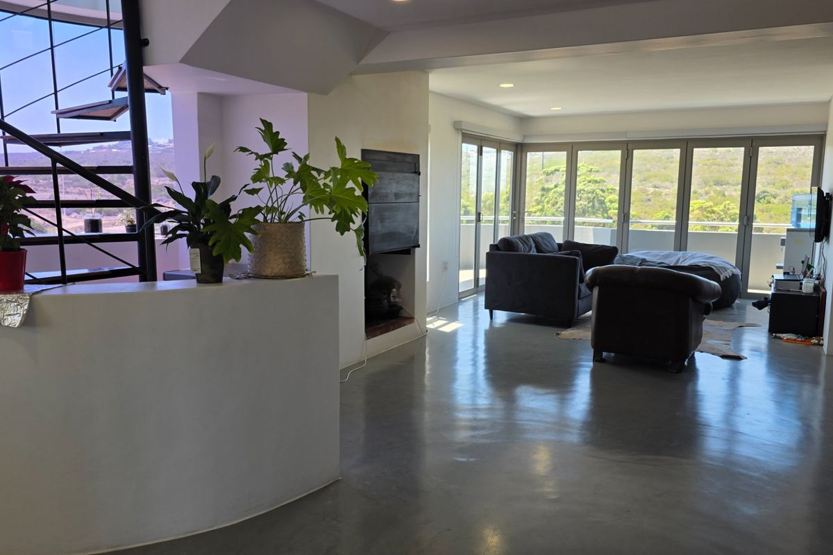 Penthouse Apartment... Rooftop Garden... Private Swimming Pool !!! - Photo 2