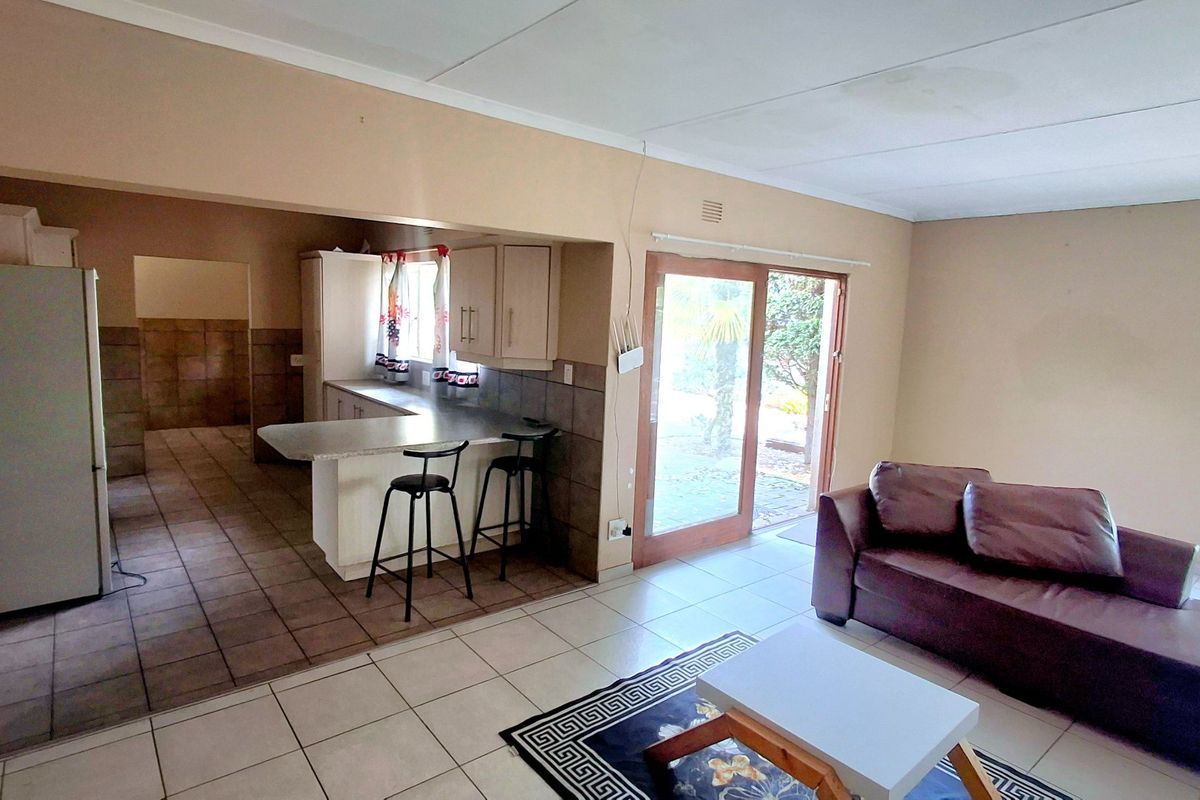 Generous 4-Bedroom Home with Self-Contained 2-Bedroom Flat - Photo 5