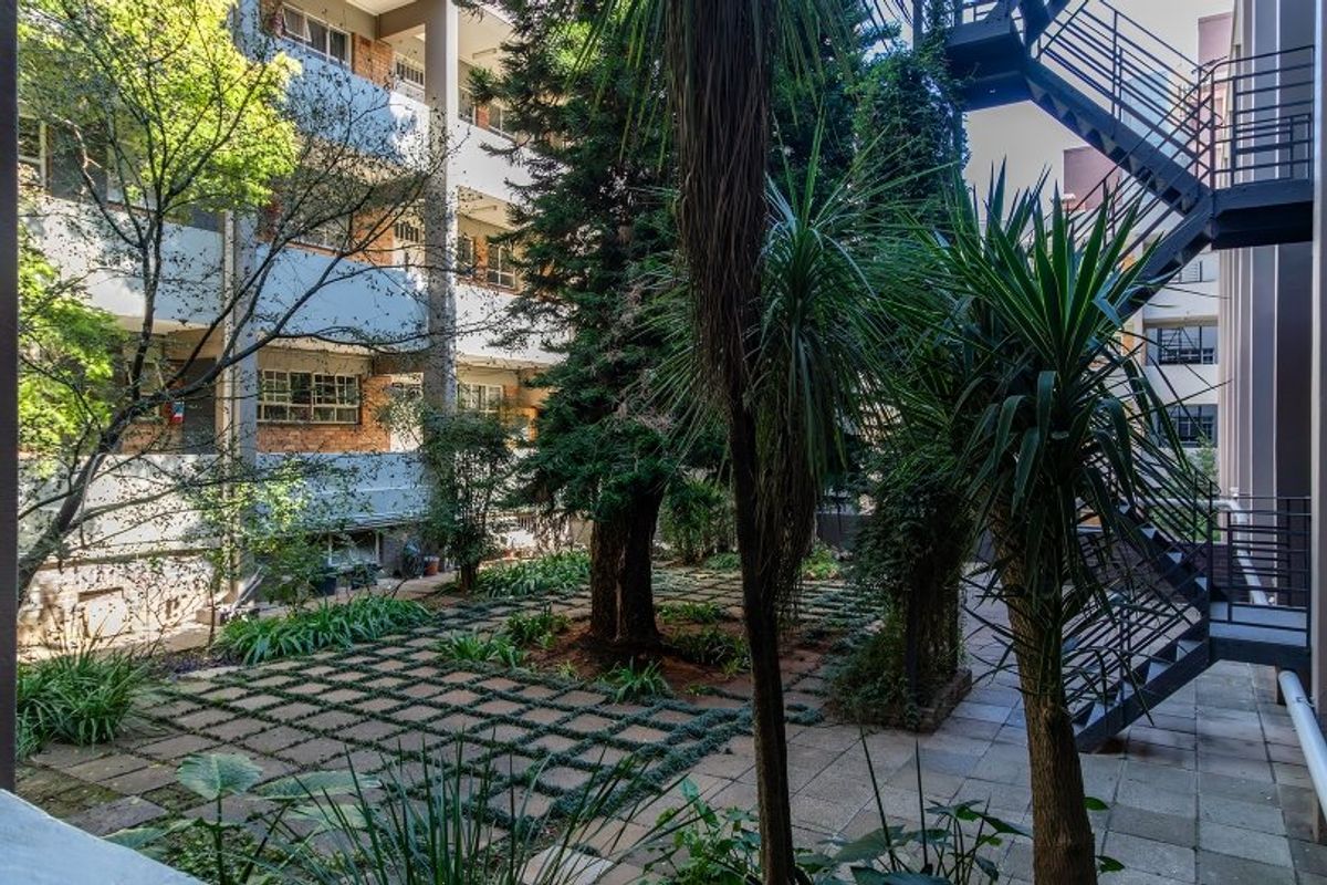 2-Bedroom Apartment for rent in Rosebank - Photo 3