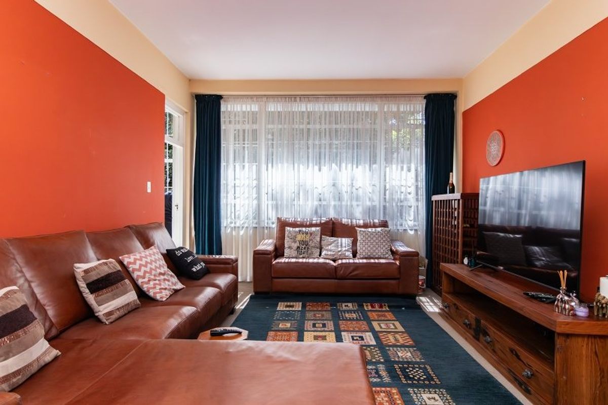 2-Bedroom Apartment for rent in Rosebank - Photo 4