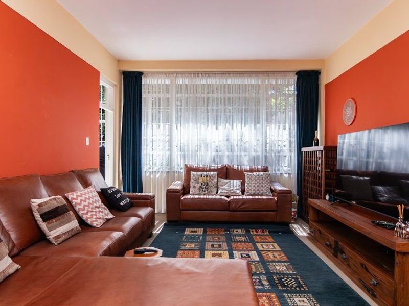 2-Bedroom Apartment for rent in Rosebank - Photo 4